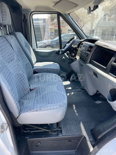 Ford Transit-11