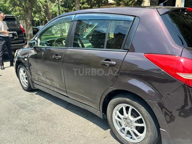 Nissan Tiida-13