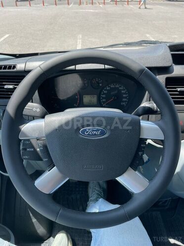 Ford Transit-13