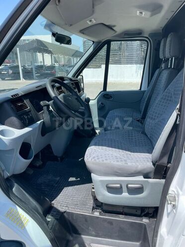 Ford Transit-12