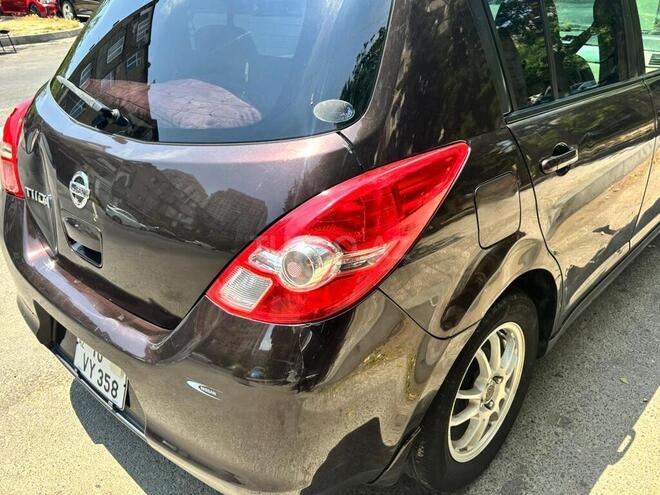 Nissan Tiida-15
