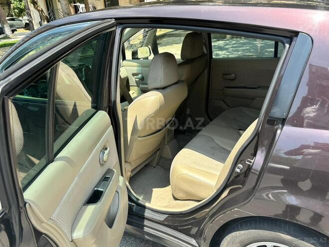 Nissan Tiida-10