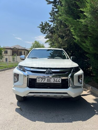 Mitsubishi L200-1