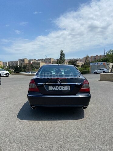 Mercedes E 280-11
