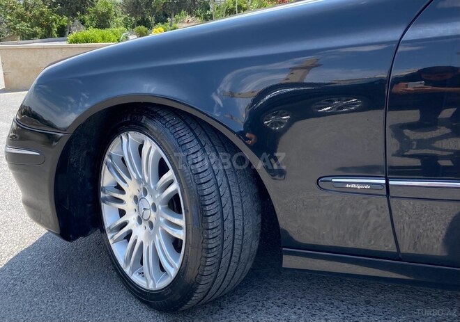 Mercedes E 280-8