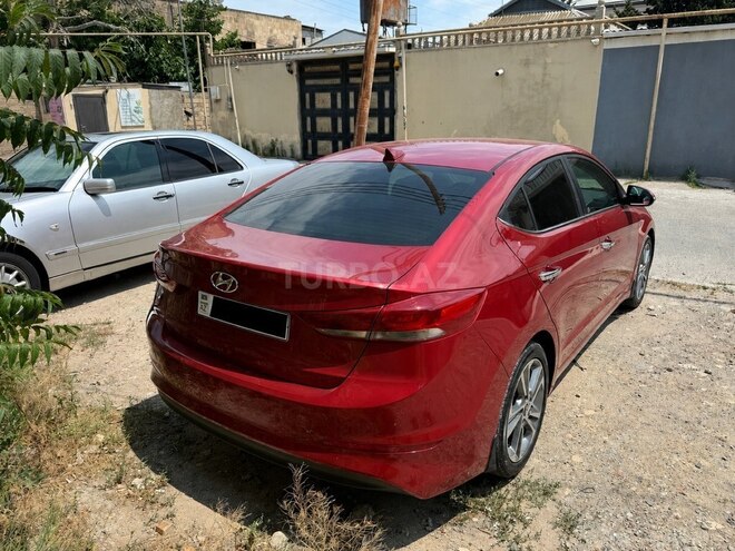 Hyundai Elantra-3