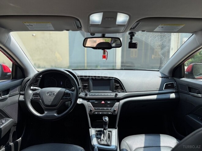 Hyundai Elantra-4