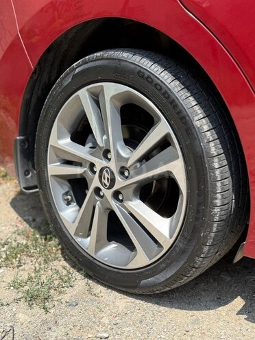 Hyundai Elantra-8