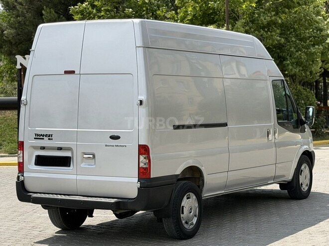 Ford Transit-4