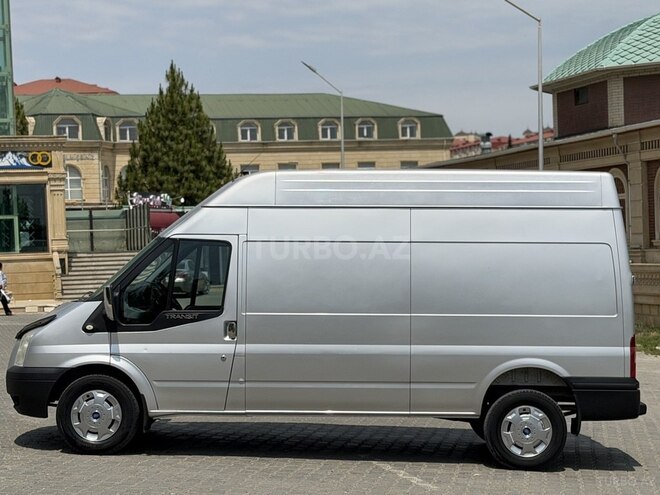 Ford Transit-6