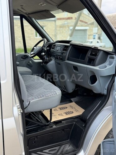 Ford Transit-11