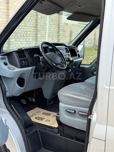 Ford Transit-8