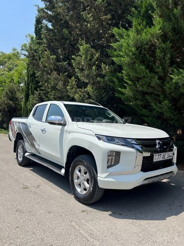 Mitsubishi L200-2
