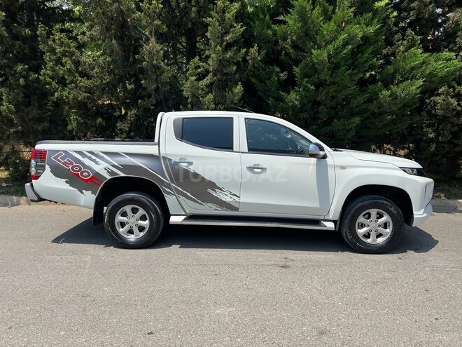Mitsubishi L200-3