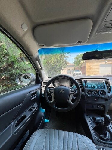 Mitsubishi L200-8
