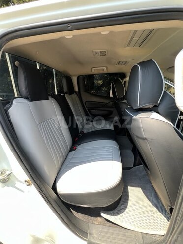 Mitsubishi L200-12
