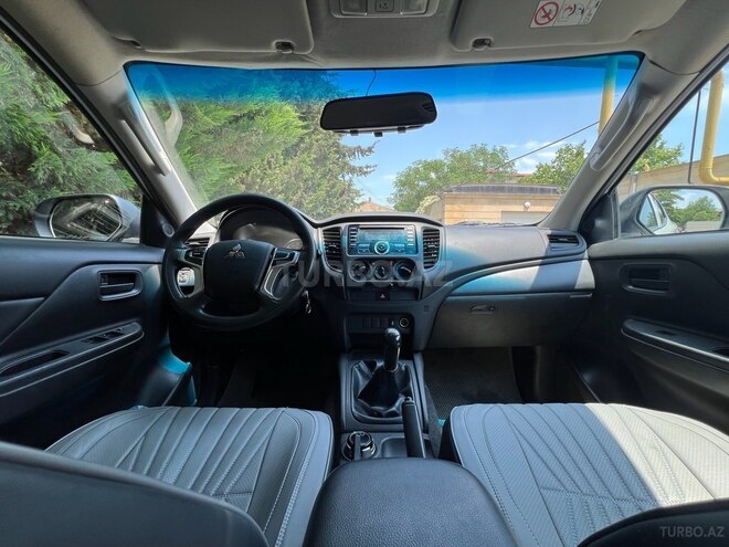 Mitsubishi L200-9