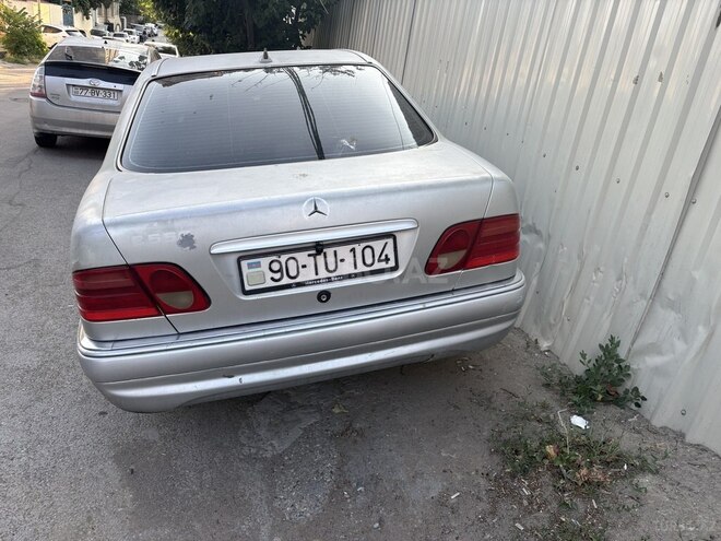 Mercedes E 320-4
