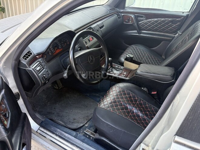 Mercedes E 320-3