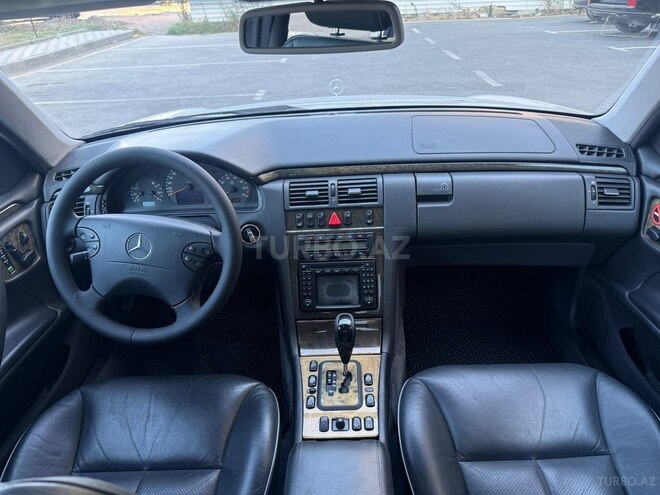 Mercedes E 240-20