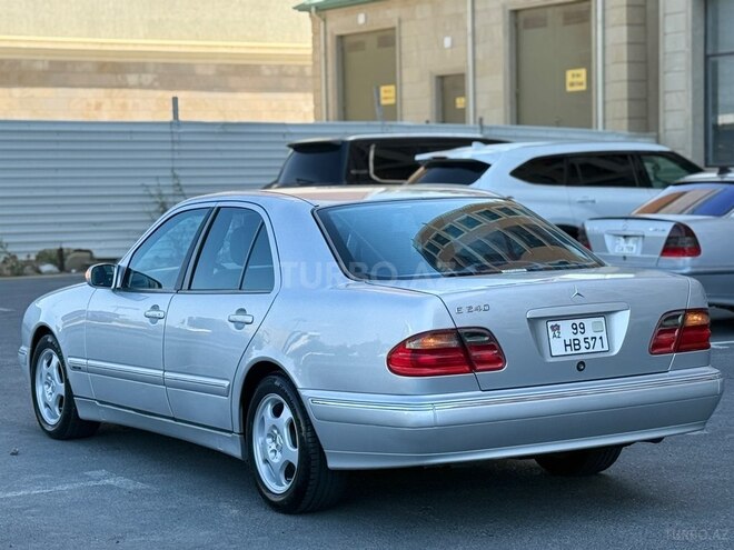 Mercedes E 240-11