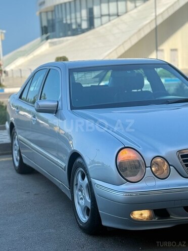 Mercedes E 240-8