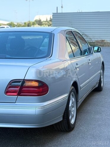 Mercedes E 240-16
