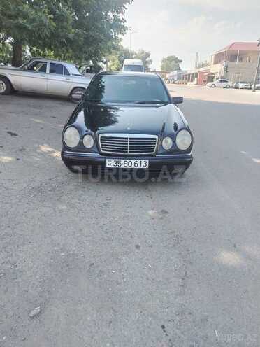 Mercedes E 230-1