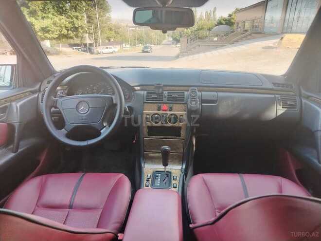 Mercedes E 230-8