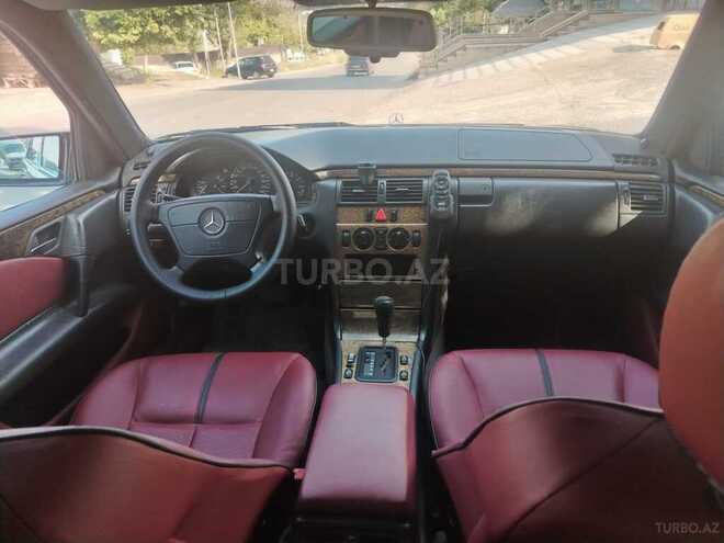 Mercedes E 230-7