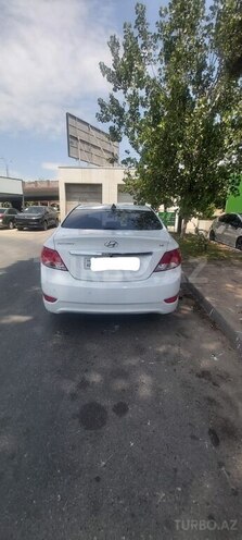 Hyundai Accent-4