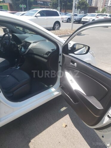 Hyundai Accent-9