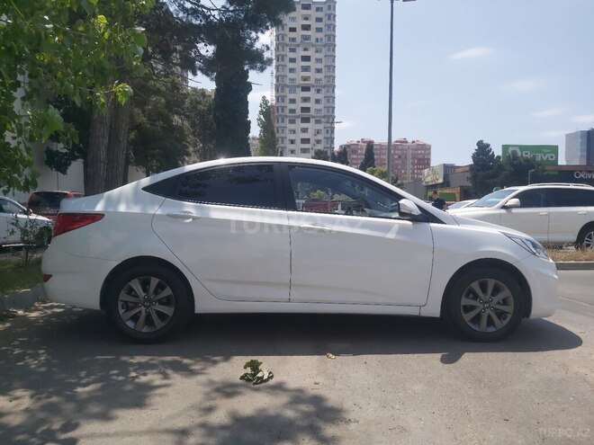 Hyundai Accent-7