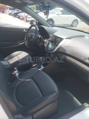 Hyundai Accent-11