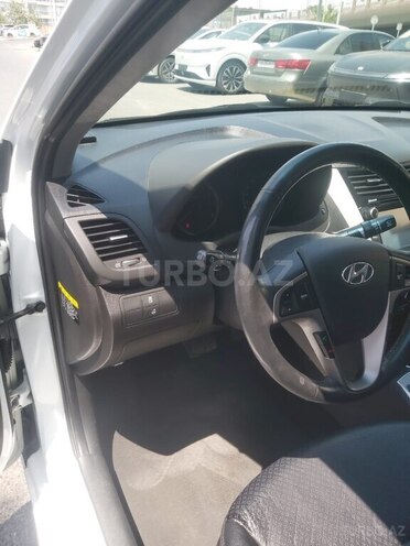 Hyundai Accent-13