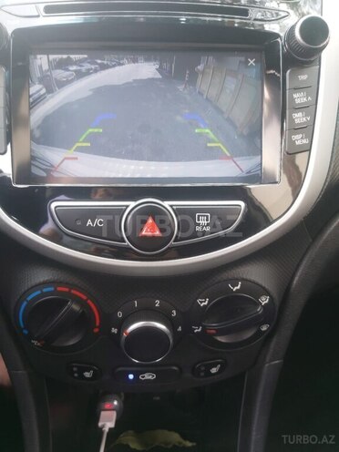 Hyundai Accent-15