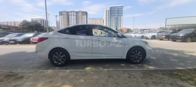 Hyundai Accent-20