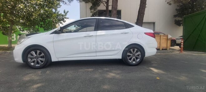 Hyundai Accent-19