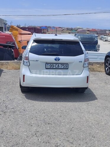 Toyota Prius V-6