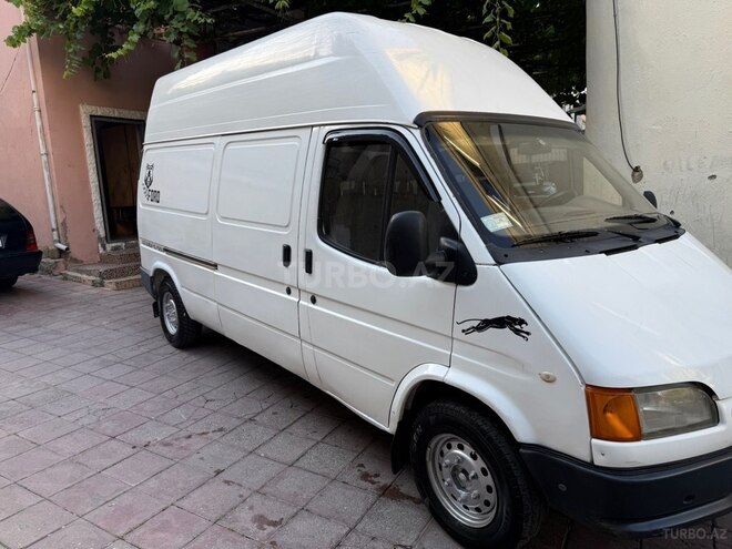 Ford Transit-10