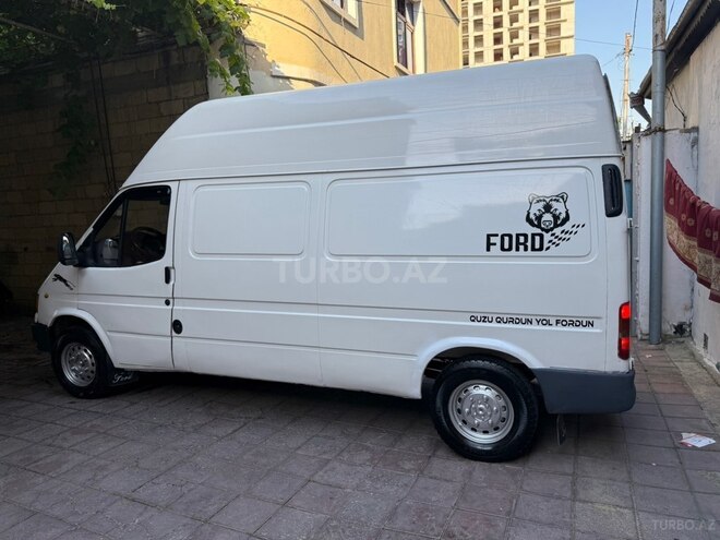 Ford Transit-13
