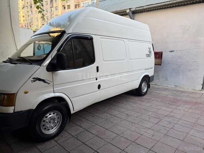 Ford Transit-8