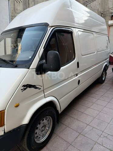 Ford Transit-14
