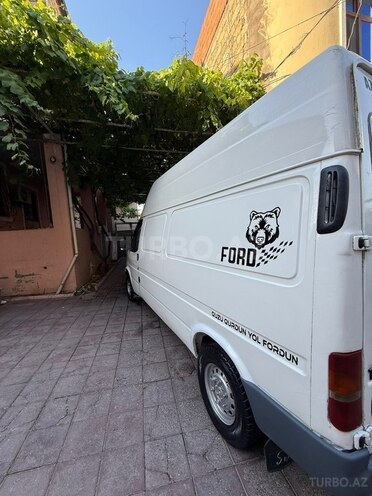 Ford Transit-6