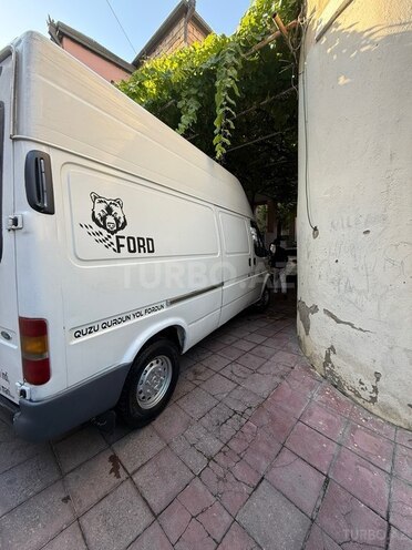 Ford Transit-4