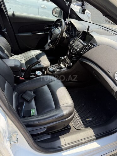 Chevrolet Cruze-13
