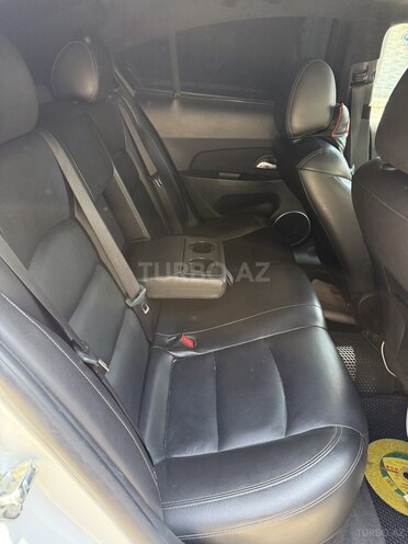 Chevrolet Cruze-12