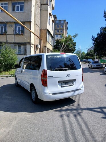 Hyundai H-1-2