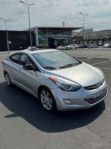 Hyundai Elantra-3