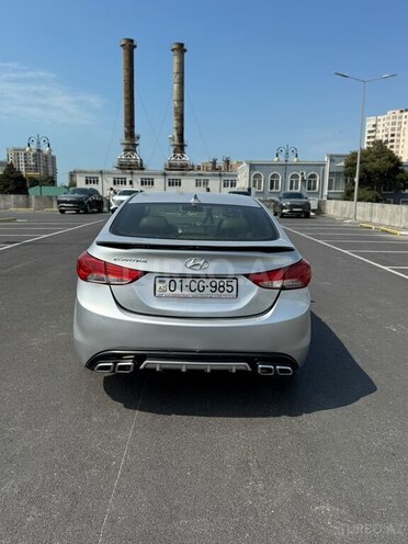 Hyundai Elantra-4
